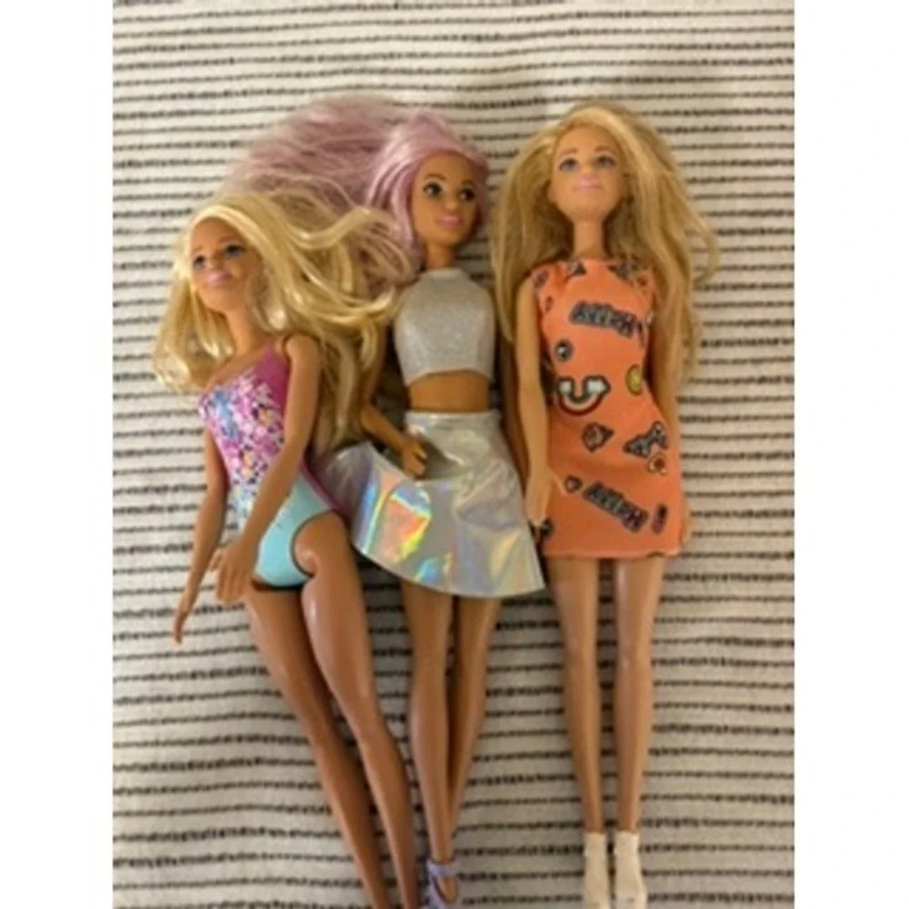 Barbie Doll Lot Merry-Go-Round Sailboat Bathtub 3 Dolls and Shoes Accessories
